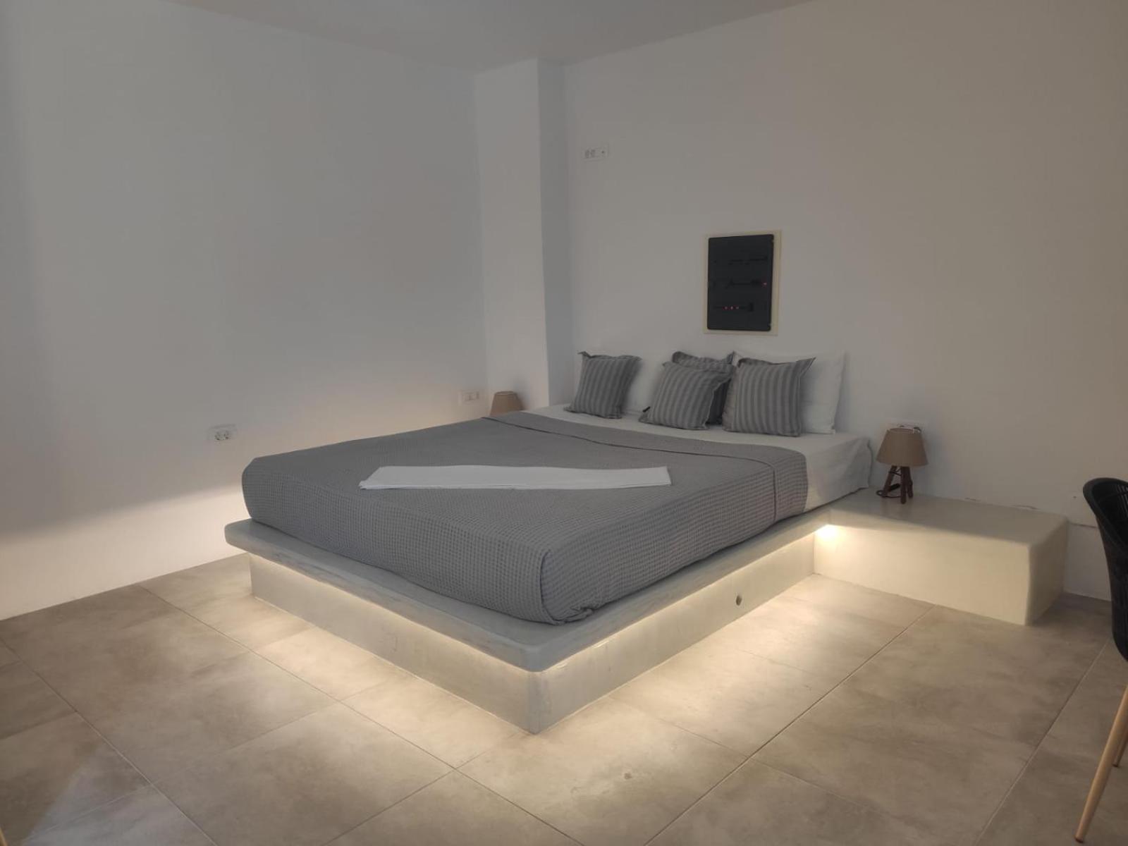 White Lily Suites & Lofts - Adults Only 16 Plus Perivolos  Exterior foto